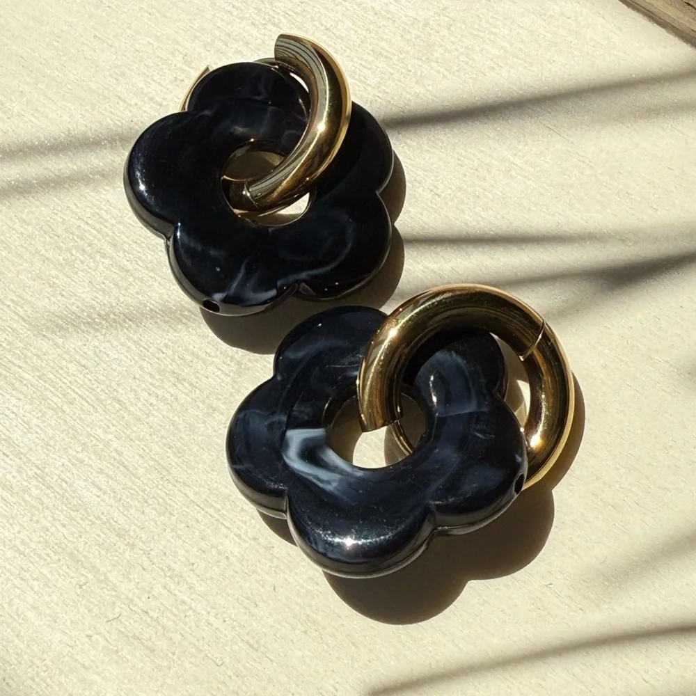 Black colour marbled Flower Resin Acrylic Hoop Earrings Huggie Style